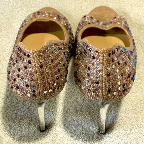 ✨HP✨ “INC” WOMENS RHINESTONED TAN WITH SILVER HEEL…WORN ONCE BRIEFLY, SIZE 7 - Picture 6 of 6